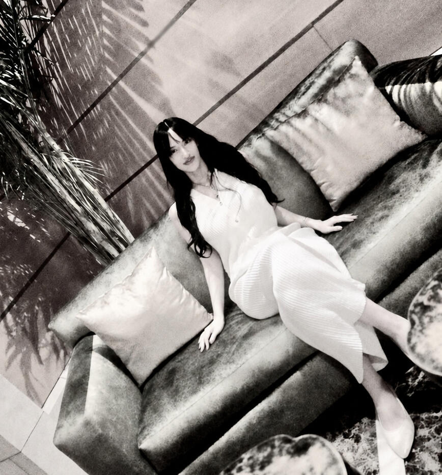 Jessica Muñoz, LMHC, seated on a therapy sofa in a luxurious, welcoming setting.